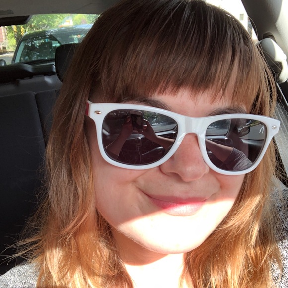 Meet your Posher, Stephanie - Picture 1 of 1